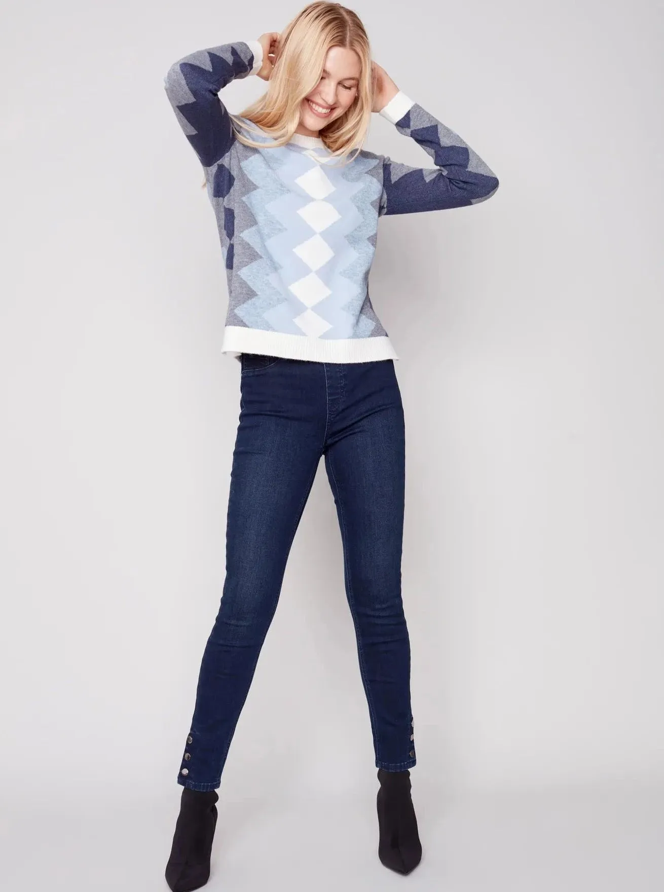Crewneck Plushy Sweater Zig Zag Design [Snowflake-C2520]